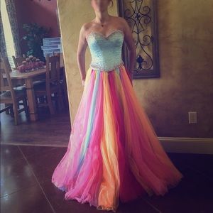 Formal dress; Prom dress